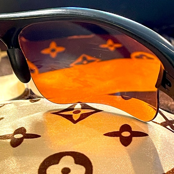 Polarized Oakley Flak Sunglasses w/ Case - Picture 4 of 16